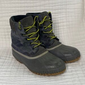 Sorel Dark Gray Boots with Neon Laces Youth Sz 4
